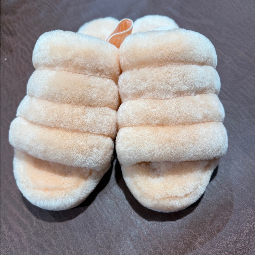 Ugg Cozy Plush Slippers new without tags